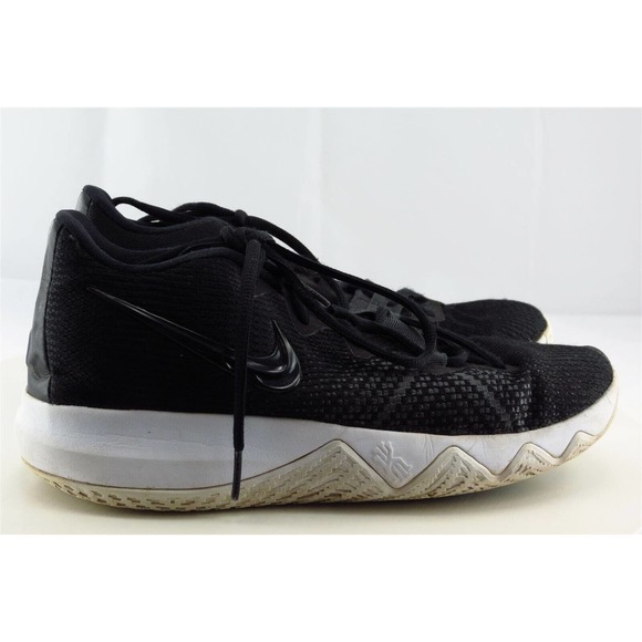 Nike Kyrie Boys Shoes Size 7 M Black Fabric Running - Picture 3 of 7